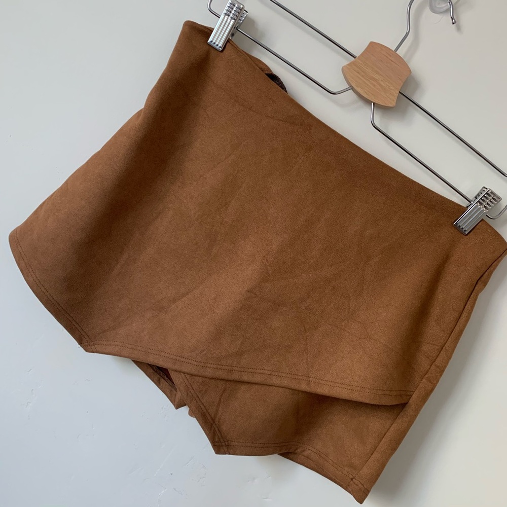 (NWOT) Blush | Faux suede skort (L)